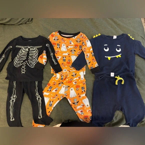 24m/2T Halloween and Christmas holiday bundle - Picture 4 of 5